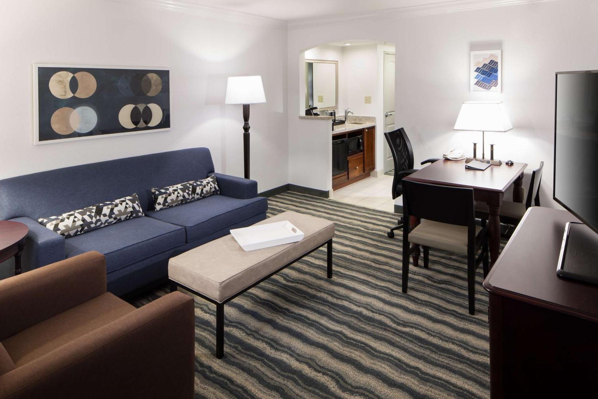 Embassy Suites By Hilton Tampa Brandon Heartland Dış mekan fotoğraf