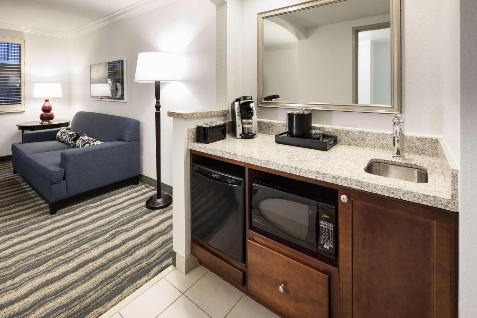 Embassy Suites By Hilton Tampa Brandon Heartland Dış mekan fotoğraf