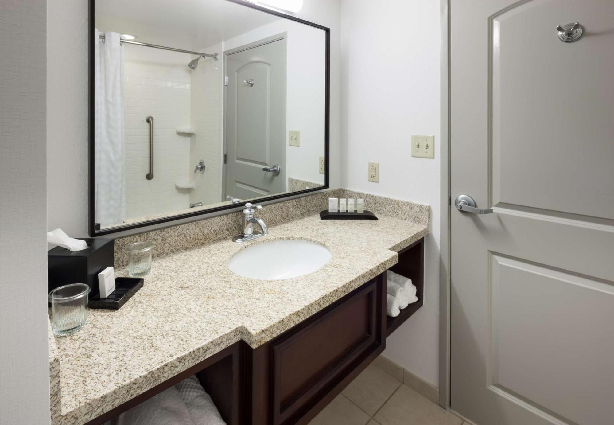 Embassy Suites By Hilton Tampa Brandon Heartland Dış mekan fotoğraf